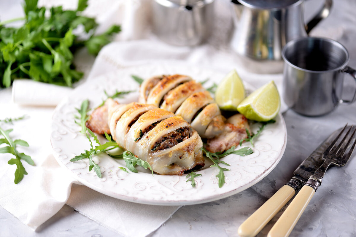     Кальмары фаршированные рисом с шампиньонами: красиво и вкусно