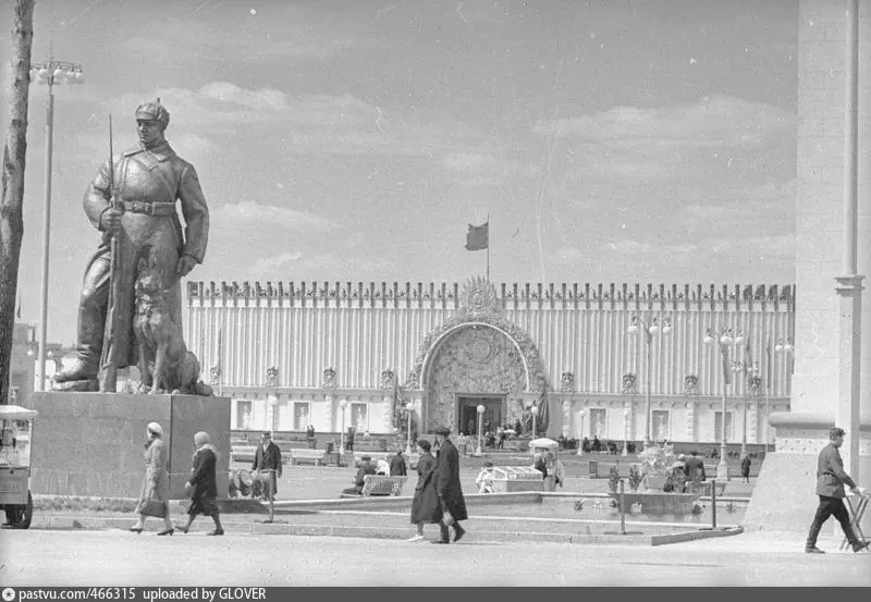 ВСХВ, Площадь колхозов, 1939 год.
Фото: pastvu.com