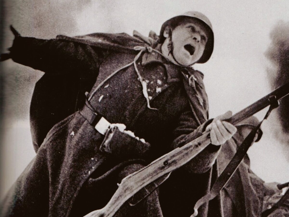 Солдат идет в штыковую