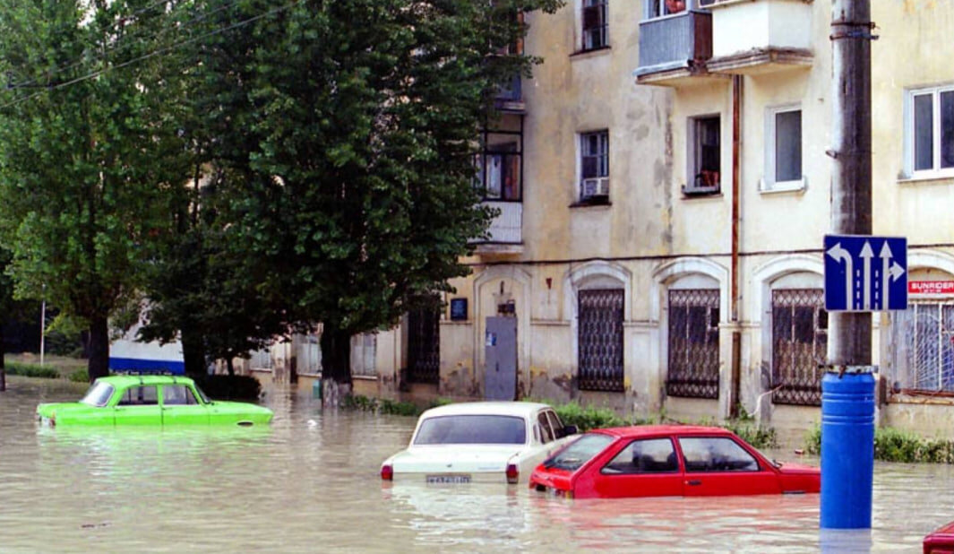 Крымск сель наводнение. Потоп в краснодарском крае 2022. Кубань 2002 год. Потоп в новороссийске 2002. Наводнение новороссийск 2002.
