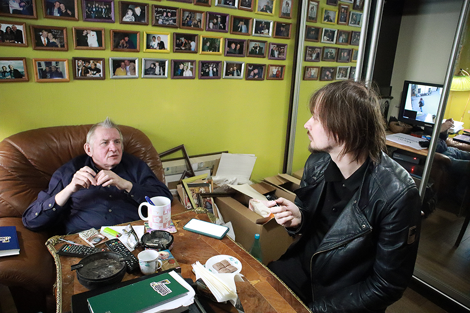 Роман Кадулин и Олег Гаркуша в его кабинете, арт-центр ГАРКУНДЕЛЬ, источник: https://www.rock-guide.ru/