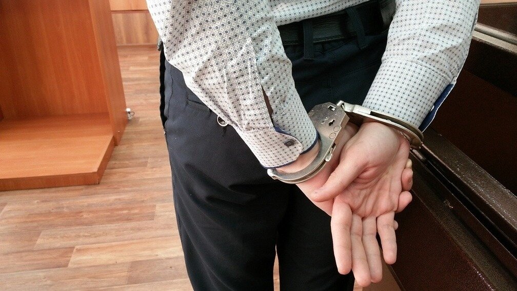     Тверской суд Москвы арестовал на два месяца, до 13 сентября, экс-полковника ФСБ Михаила Полякова, которого считают администратором телеграм-канала «Кремлевская прачка».