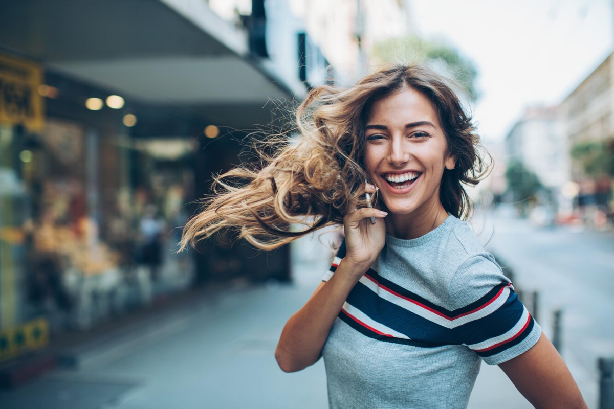 Turn girl. Девушка Сток. Девушка улыбается Сток. Девушка улыбка Сток. Девушка улыбается Сток фото