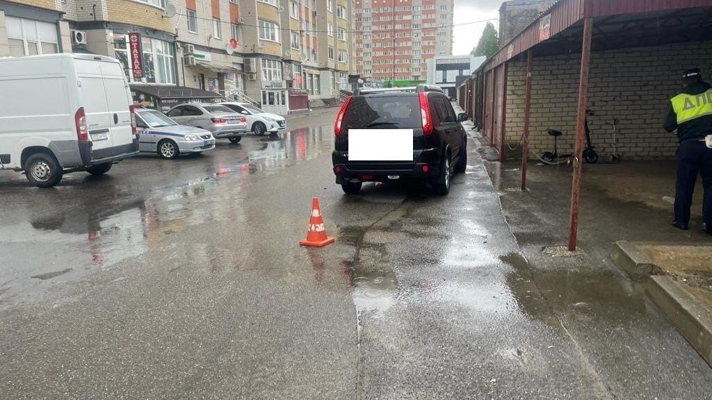     В Ставрополе произошла авария, в которой пострадала 12-летняя девочка на электросамокате, сообщает Госавтоинспекция региона.