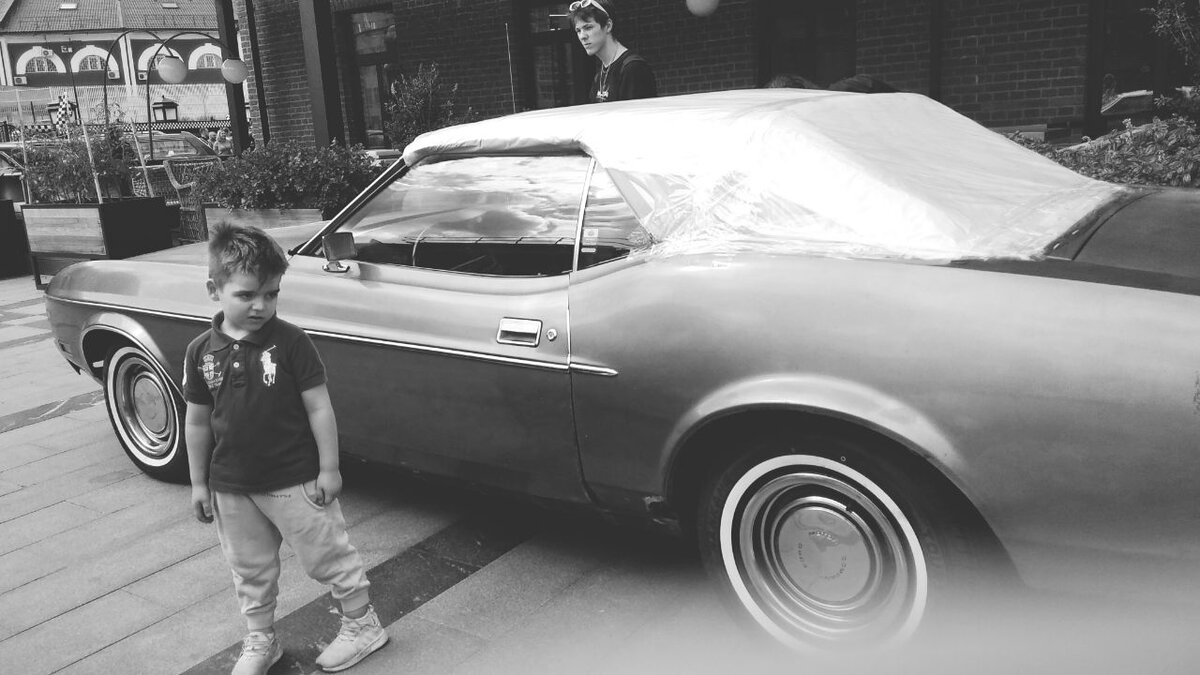 Попал в кадр