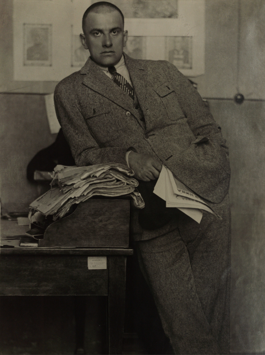    Центр «Зотов» проведет фестиваль к 130-летию со дня рождения Маяковского (фото 1)