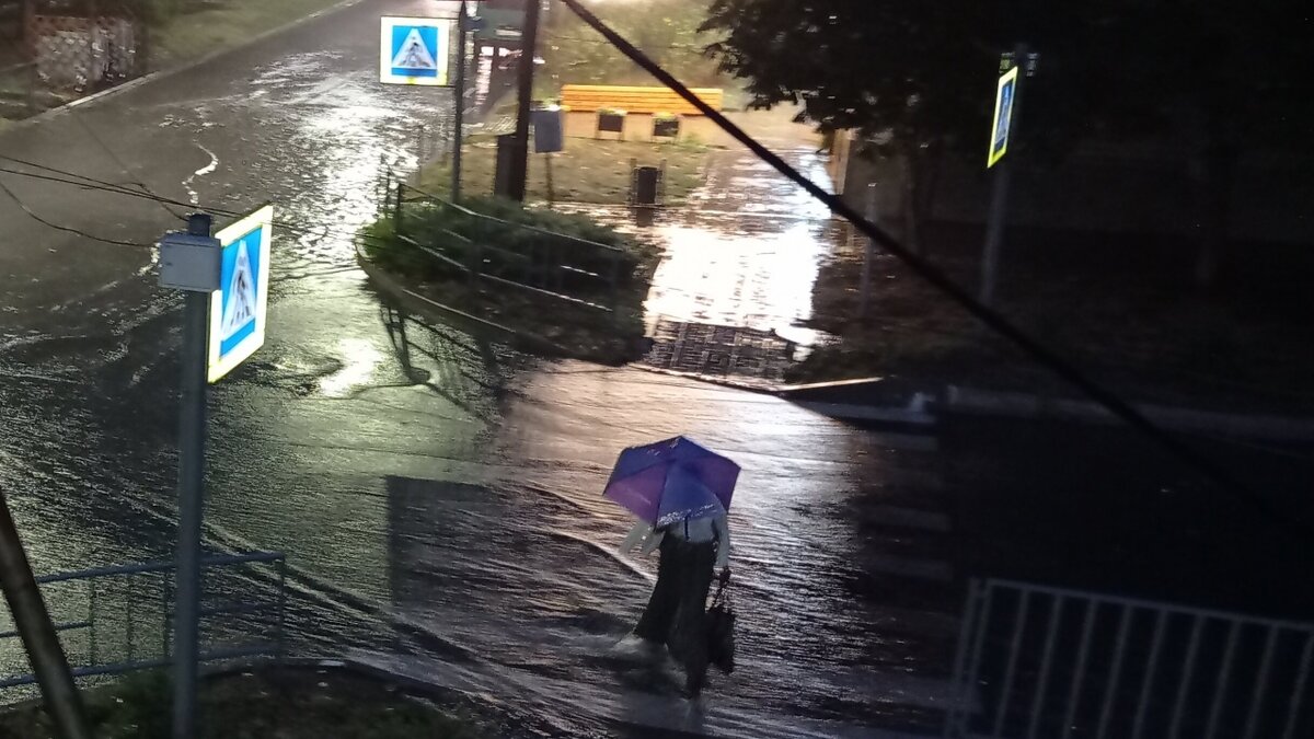 Наводнение в саратовской области. Потоп. Потоп в Саратове. Водяной потоп. Сильный дождь.