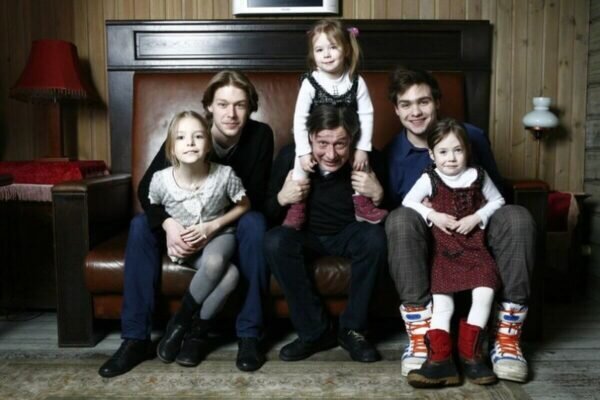    Михаил Ефремов с семьей, фото: pitaniemalysha.ru