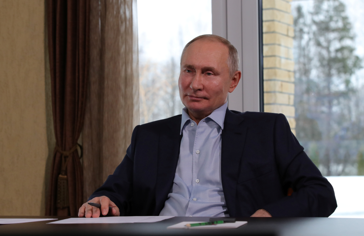 Владимиру Владимировичу Путину не впервой получать тревожный звонок на тему того,  что очередной присланный ему отчет от чиновника или министра колоссально отличается от реальности, которая происходит-6