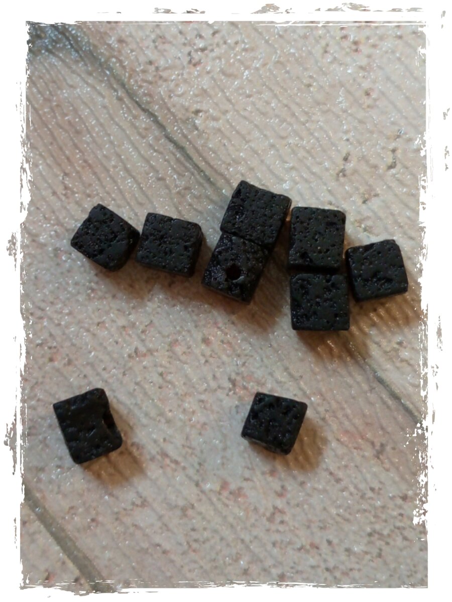 Бусины из лавового камня