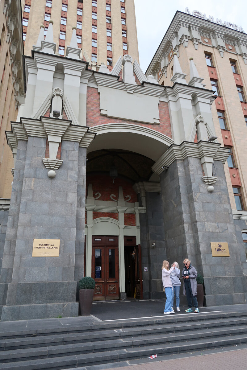 Легендарная гостиница, в которой провести 2-3 ночи было бы удивительным приключением, но слишком далеким от реальности для человека из региона.