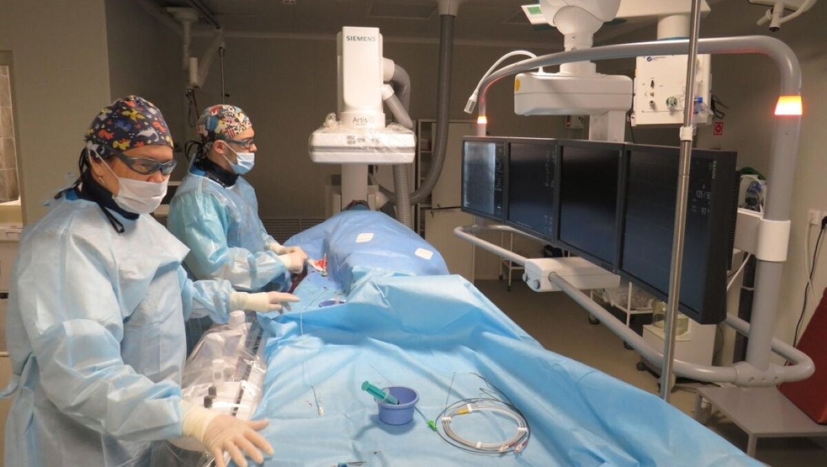     Женщина находится в удовлетворительном состоянии.