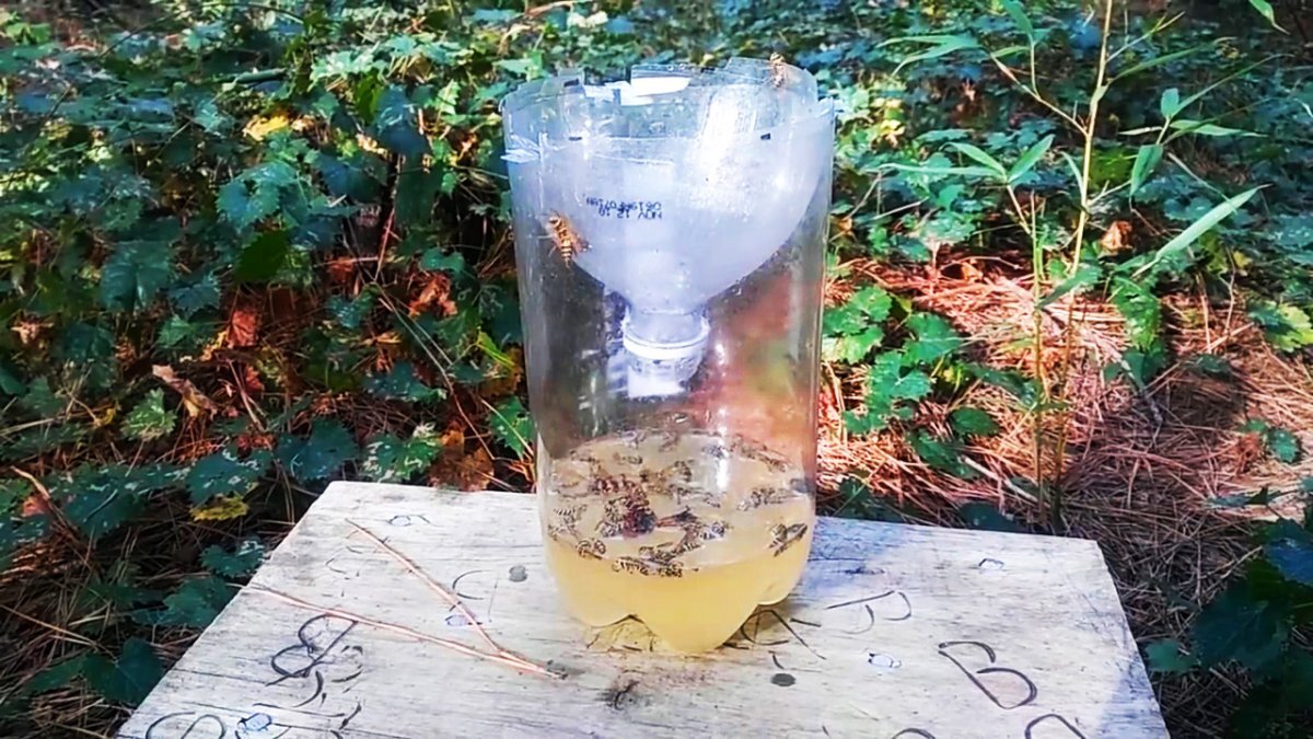 Ловушка Mosquito Trap для уничтожения комаров и мошки электрическая МТ100