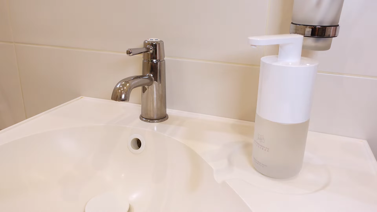 Тот  самый диспенсер для жидкого мыла, которым я пользовался в гостях