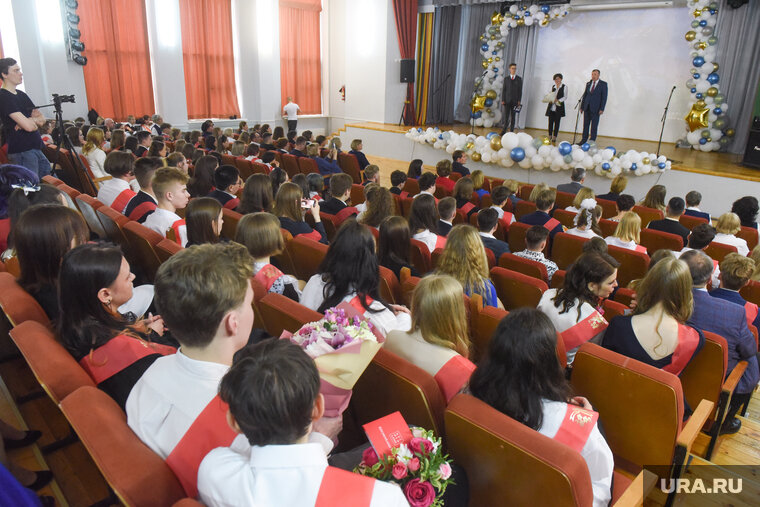    Ученики российских школ смогут выпуститься с серебряной медалью