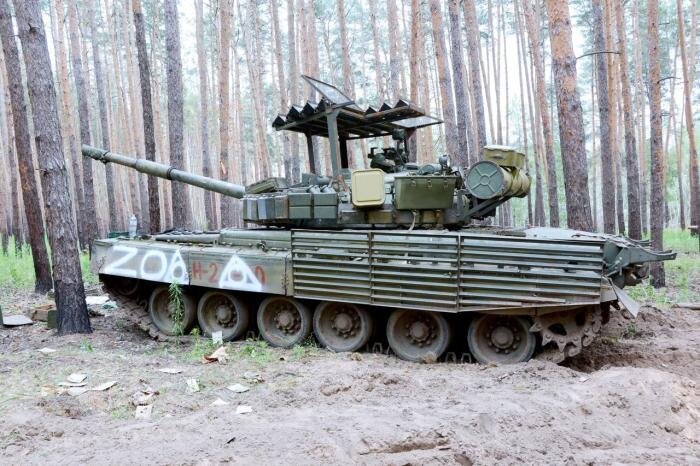 Т-80БВ ВС РФ в лесах под Кременной, источник – Телеграм-канал Военный Осведомитель