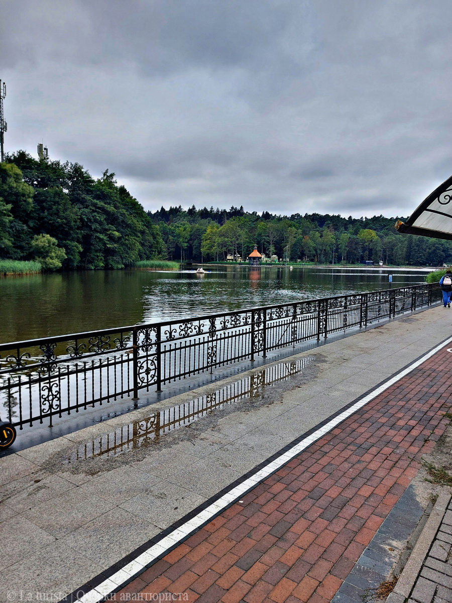 Вид на Озеро Тихое с остановки