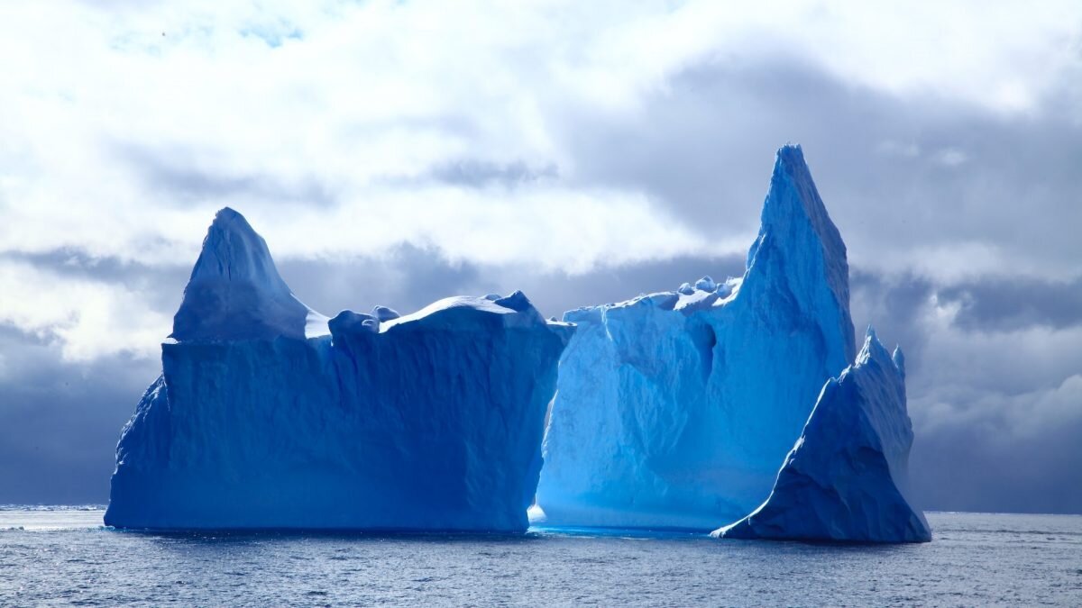 Айсберг Ледяная плавучая гора. Пирамидальные айсберги. Море Уэдделла ледник. Столообразные айсберги.