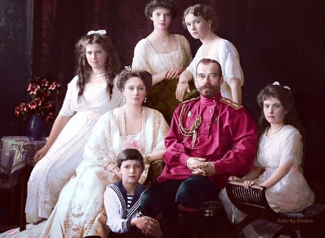 Царь Николай II и его семья были причислена к лику святых 14-го августа 2000-го года.