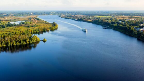    Сухогруз сел на мель под Нижним Новгородом Сергей Бунеев