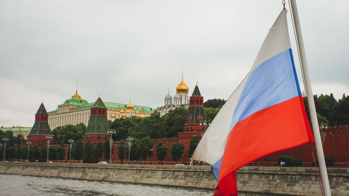    На сегодняшний день в Москве на 112% превышена месячная норма осадков. Согласно прогнозу ведущего специалиста центра погоды «Фобос» Евгения Тишковца, в столице уже выпало 84 мм осадков, а до конца месяца прогнозируется еще 70 мм.