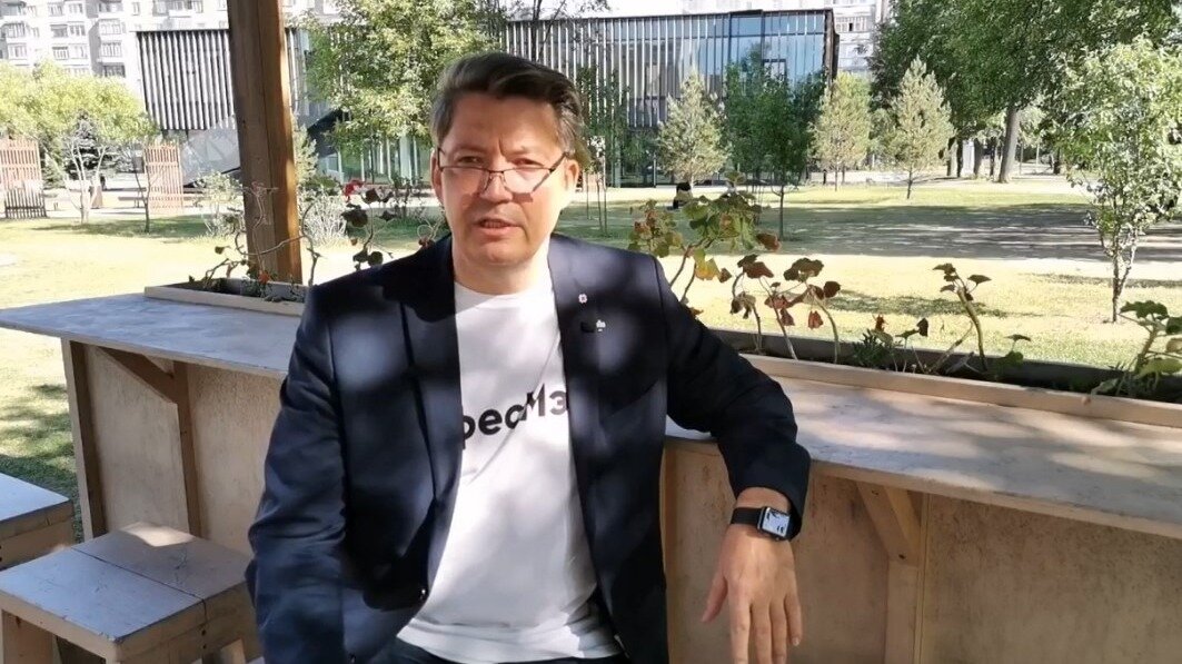     О том, что экс-глава Ижевска Олег Бекмеметьев задержан и помещен в изолятор временного содержания, сообщают удмуртские телеграм-каналы. По сведениям канала LIFE 18, сегодня ожидается решение о мере пресечения в рамках расследования по уголовному делу.