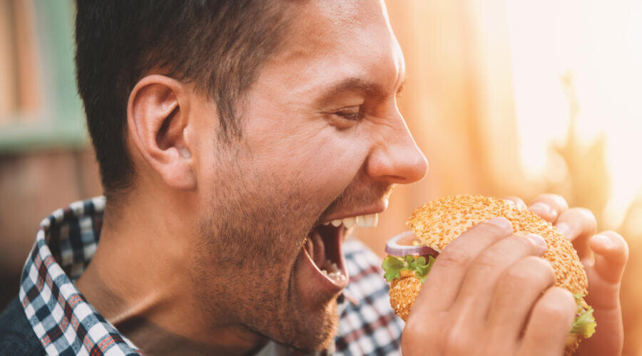    Когда появился гамбургер? Фото: Depositphotos