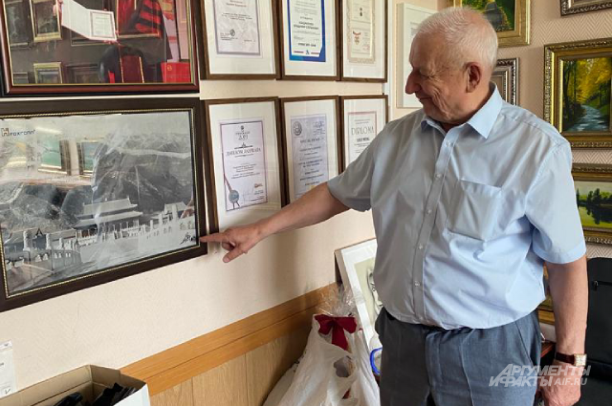    Владимир Кондратенко.