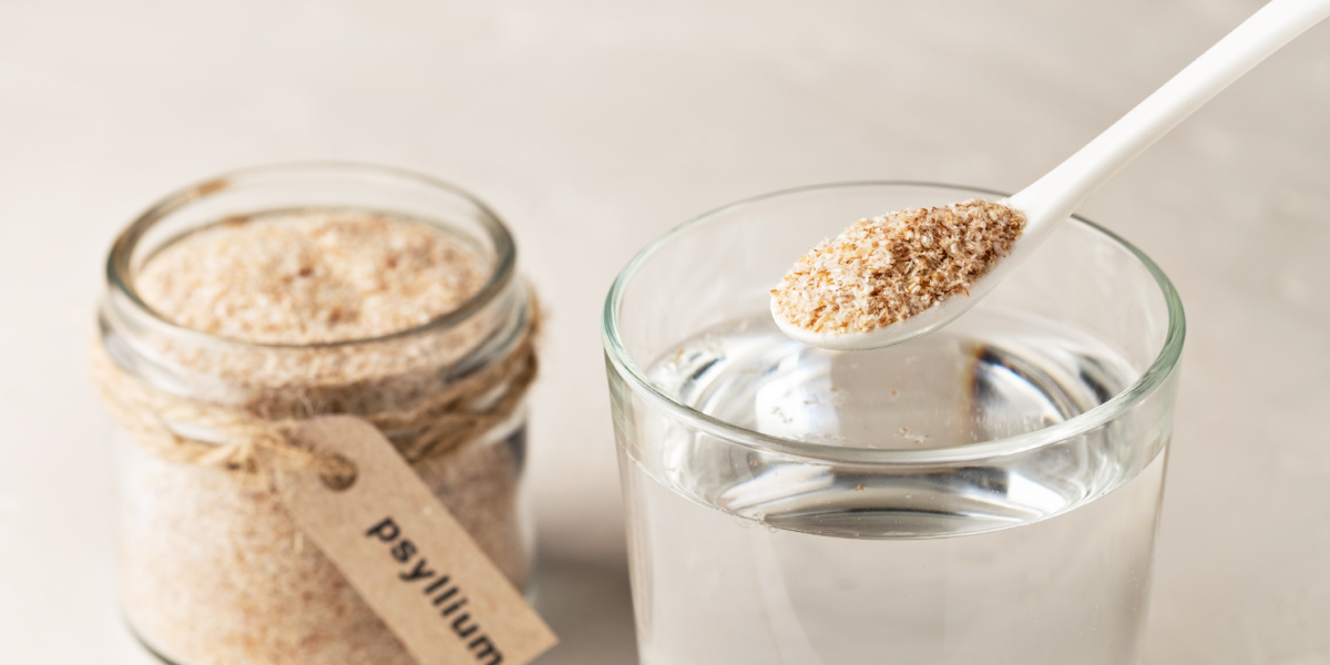 Основная ценность псиллиума — растворимая клетчатка, что составляет 71% по отношению к остальным составляющим. Для сравнения: в овсяных отрубях 5% растворимой клетчатки.