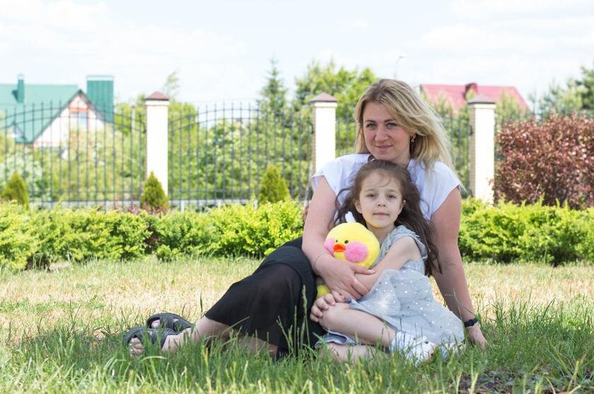 Из-за врождённой аномалии у Леры одна рука больше другой. Теперь она ...