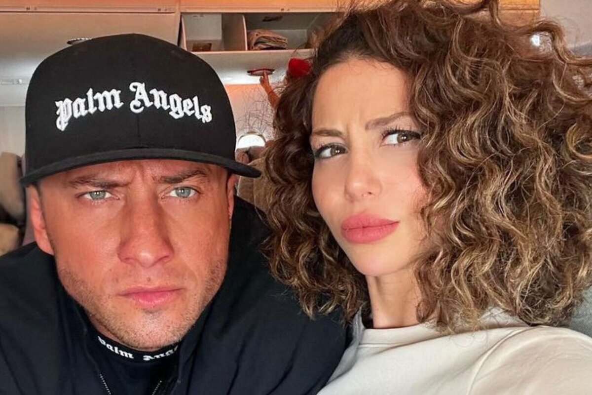     «Удали фото»: жена Павла Прилучного приревновала актера, обнажившего торс на мальдивском пляже