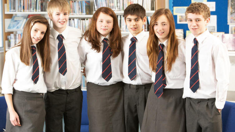    Чем хороша школьная форма? Фото: Monkey Business Images, Shutterstock.com