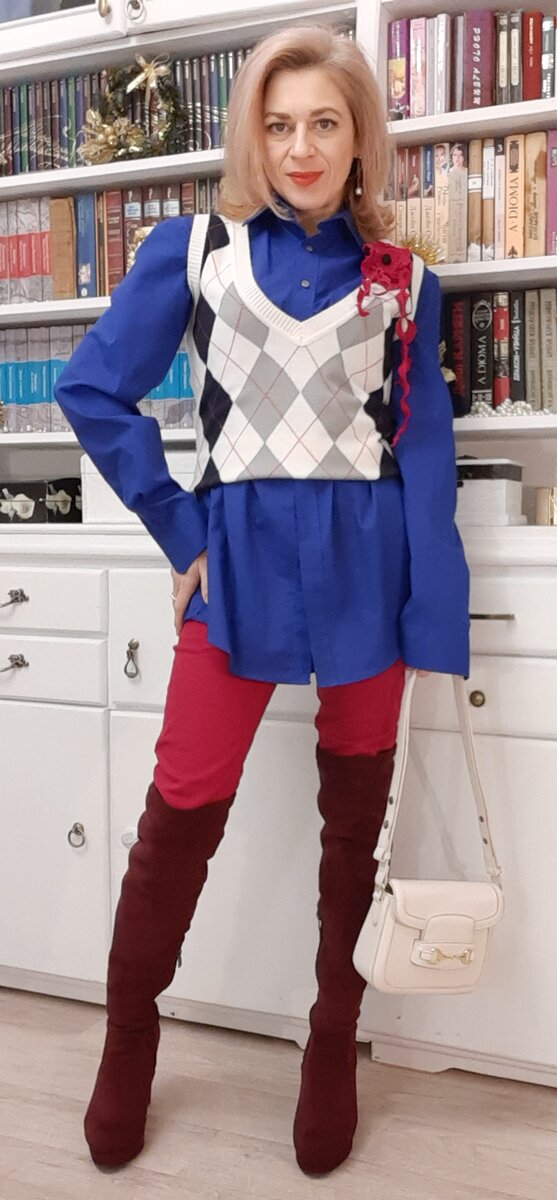 Мужская рубашка, жилет и джинсы из секонд-хэнда.