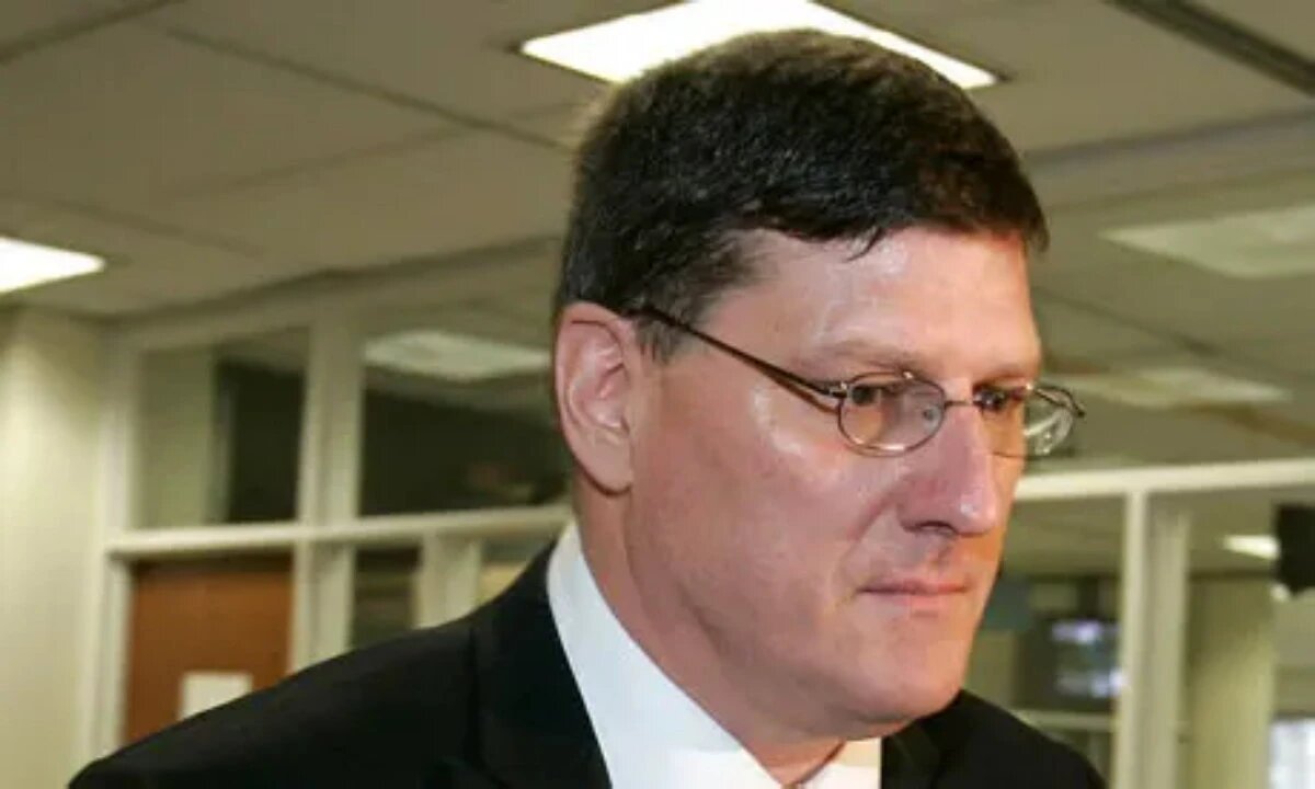 Бывший инспектор ООН по вооружениям Скотт Риттер в суде, где он был признан виновным по шести обвинениям, связанным с сексом в Интернете. Фото: Рич Шульц / AP