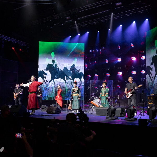     Победителем конкурса «Вся страна» стал заслуженный артист Бурятии Чингис Раднаев