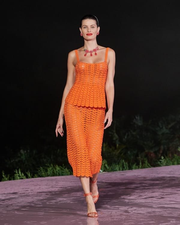 Фото с показа бренда Carolina Herrera Resort 2024 Look 24 Фото взято с официального сайта https://www.carolinaherrera.com/
