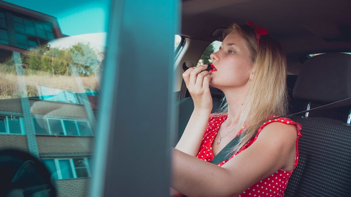     Горожане используют разные способы, чтобы занять себя.
