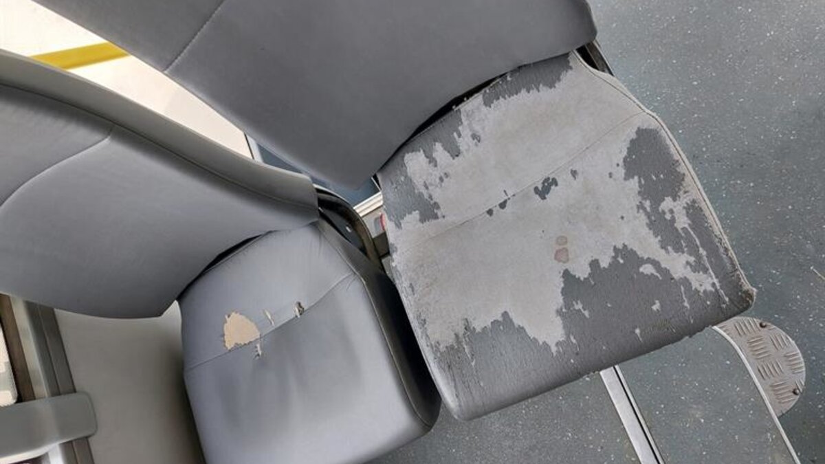     Специалисты департамента транспорта Красноярска составили топ самых грязных автобусов города.