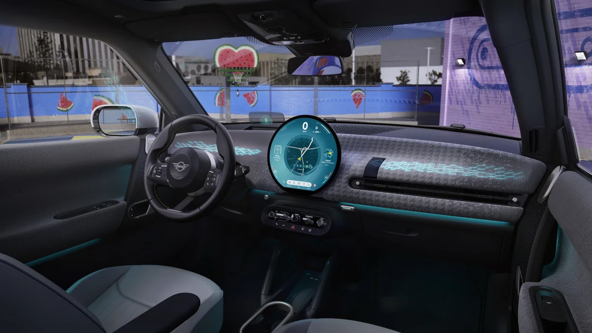 Mini Cooper 2025 года демонстрирует свой OLED-экран, ретро-датчики и  помощника для собак | ОТКИРПИЧИВАНИЕ | Дзен