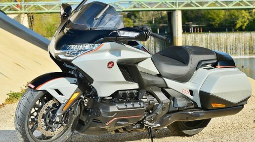 下载视频: Honda Gold Wing (1000 - 1800сс) - Все Модели Легенды (1975 - 2023) !