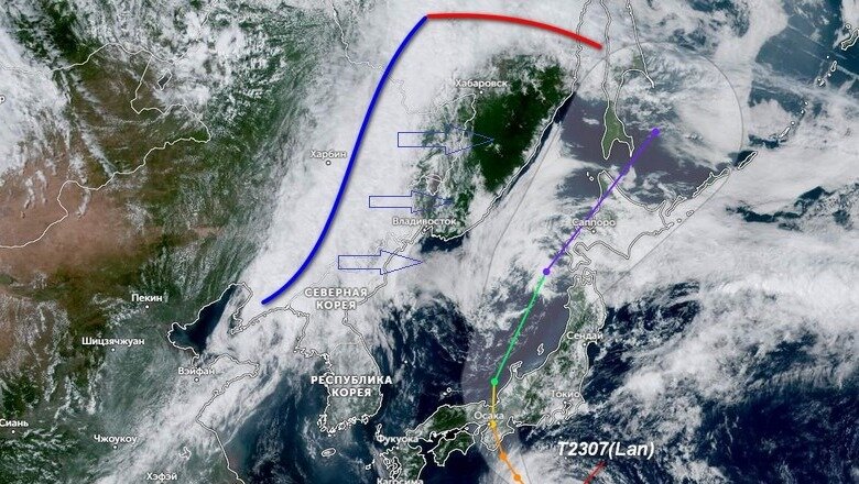     В Приморье ожидаются сильные дожди, местами грозы и штормовой ветер. Происходит это из-за столкновения полярного фронта с тайфуном Лан — точнее, его остаточным вихрем.