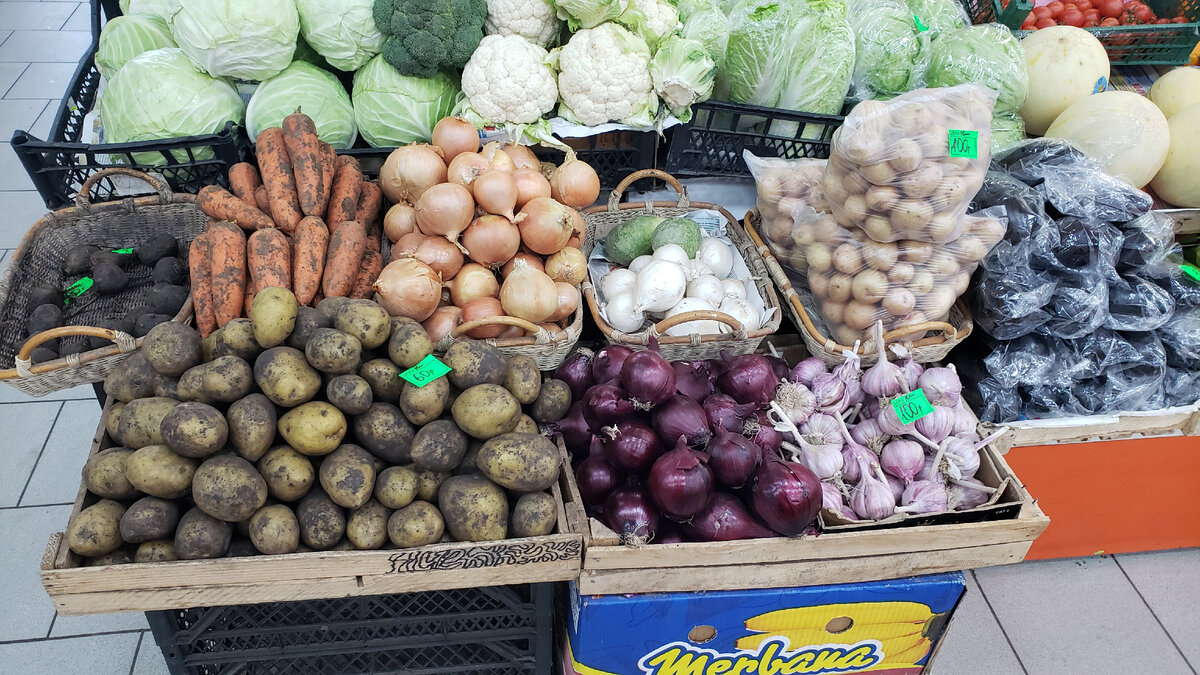 Кому - кусачие цены на картошку, а кому - миллиарды без обложения налогом.