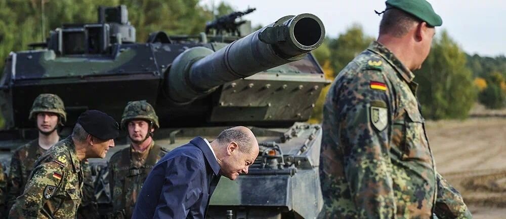 Великий канцлер благословил свои подарки перед отправкой другу