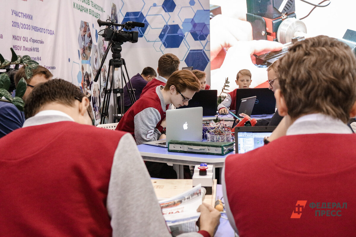На базе Linux работает несколько отечественных ОС.  Фото: Антон Пигарев