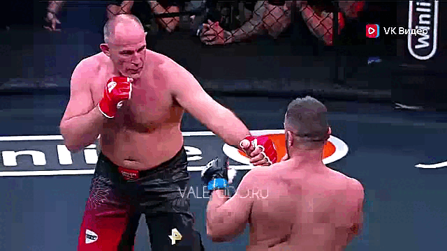 Олейник проигрывает тяжелым нокаутом Томпсону