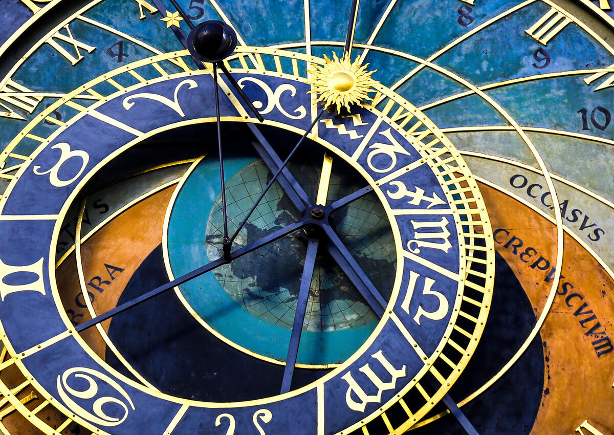 Это частый вопрос, который мне задают читатели: читать ли два гороскопа (по знаку Зодиака и по часу рождения) или один? Постараюсь донести истину.