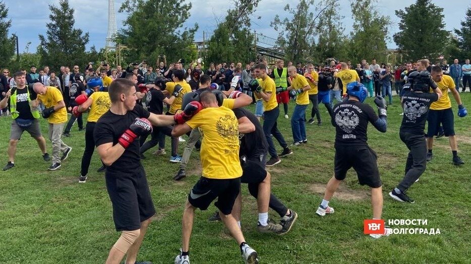     Пострадал один из бойцов массового кулачного боя в волгоградском ЦПКиО сегодня, 16 сентября. Он был госпитализирован.