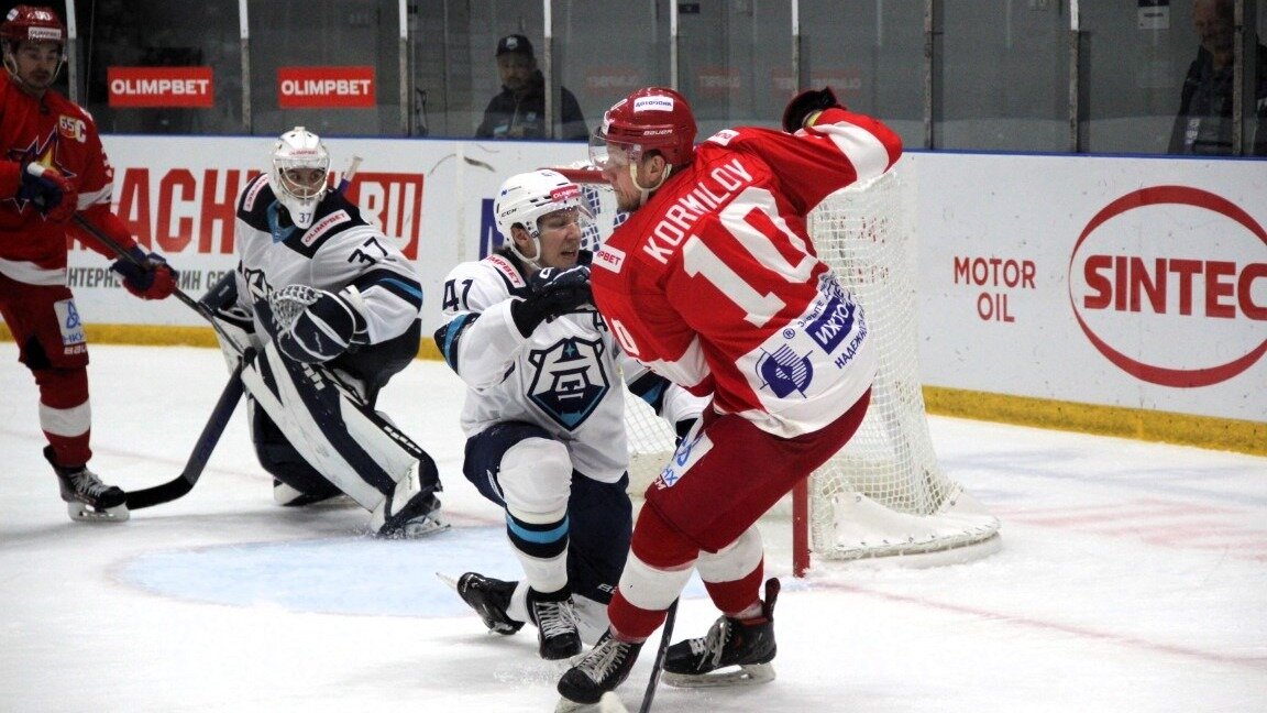     Во втором домашнем матче регулярного чемпионата Всероссийской хоккейной лиги против ХК «Норильск» ижевская «Ижсталь» прервала серию из 4-х поражений подряд, обыграв соперников со счетом 2:1 в основное время матча.