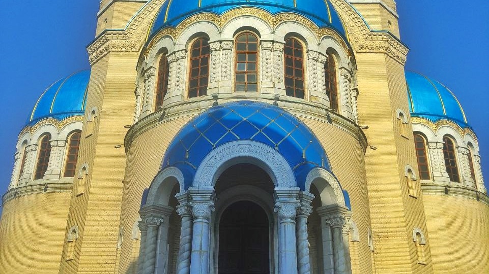 Уникальное место в Москве, о котором многие не знают. Необычный храм с двухглавыми орлами и фарфоровым иконостасом