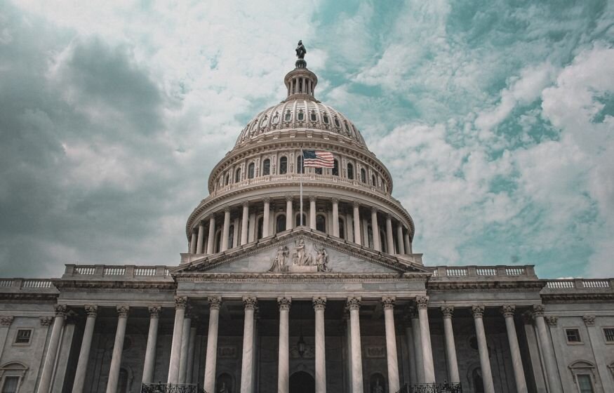    Госдолг США впервые в истории превысил $33 трлн